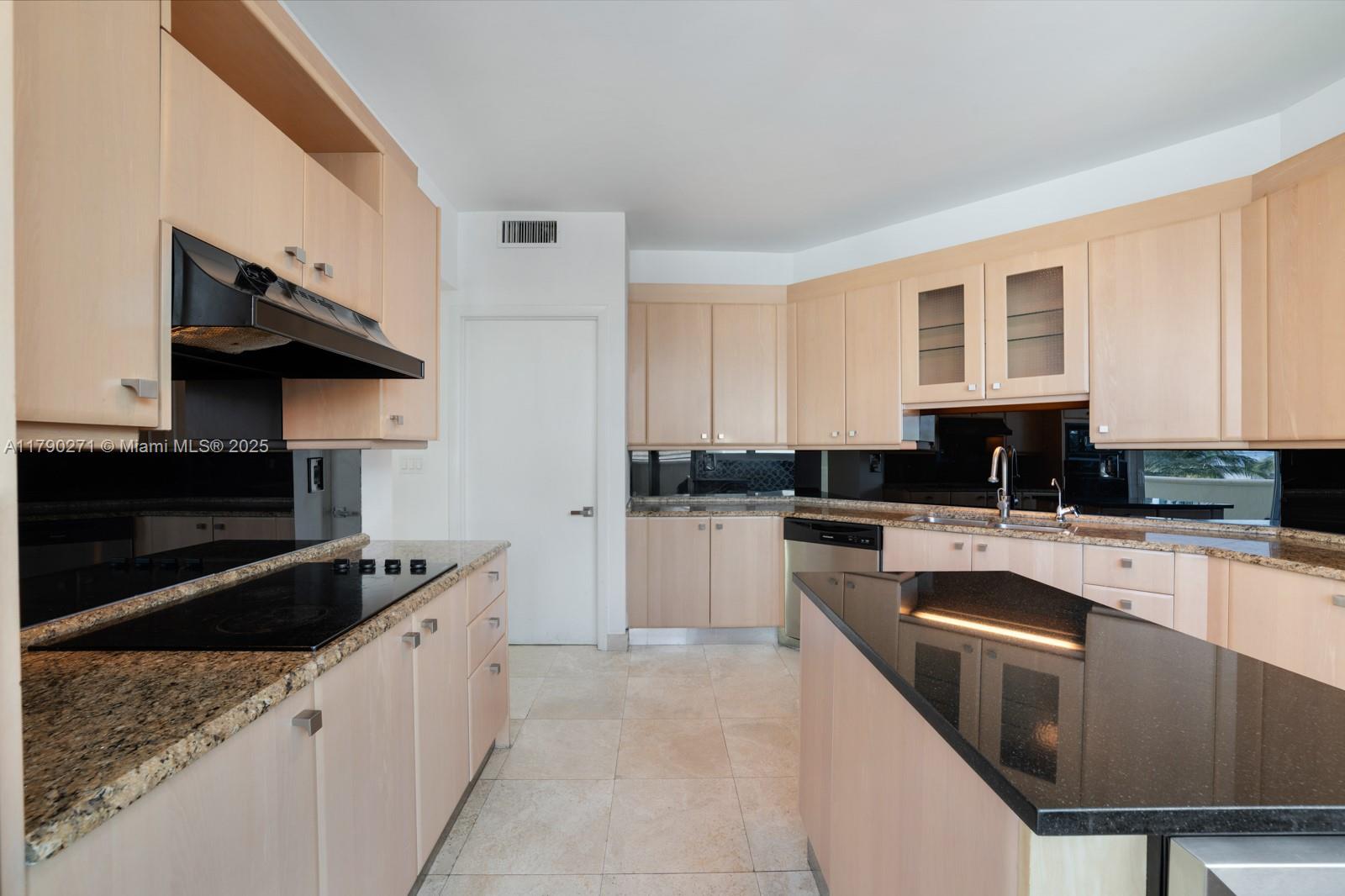 300 S Pointe Dr #405, Miami Beach FL 33139