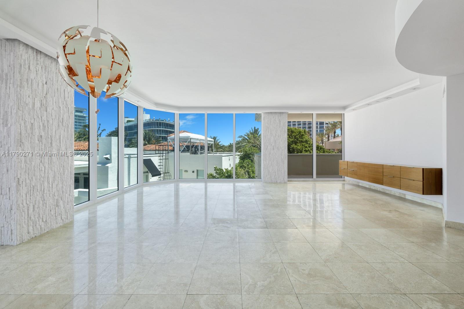 300 S Pointe Dr #405, Miami Beach FL 33139