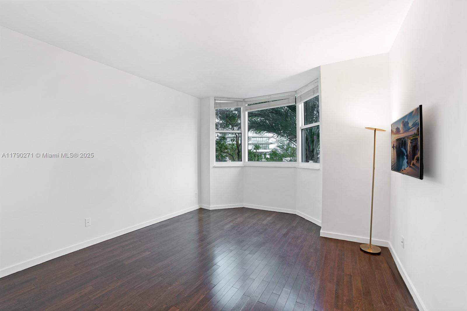 300 S Pointe Dr #405, Miami Beach FL 33139