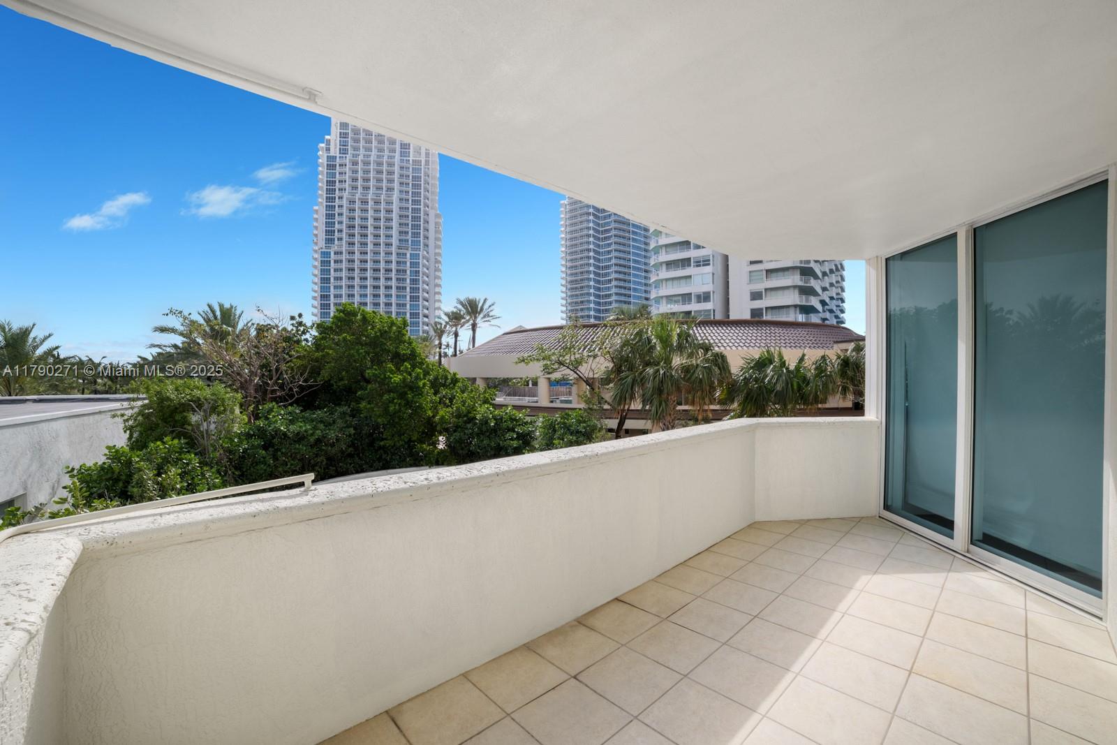 300 S Pointe Dr #405, Miami Beach FL 33139
