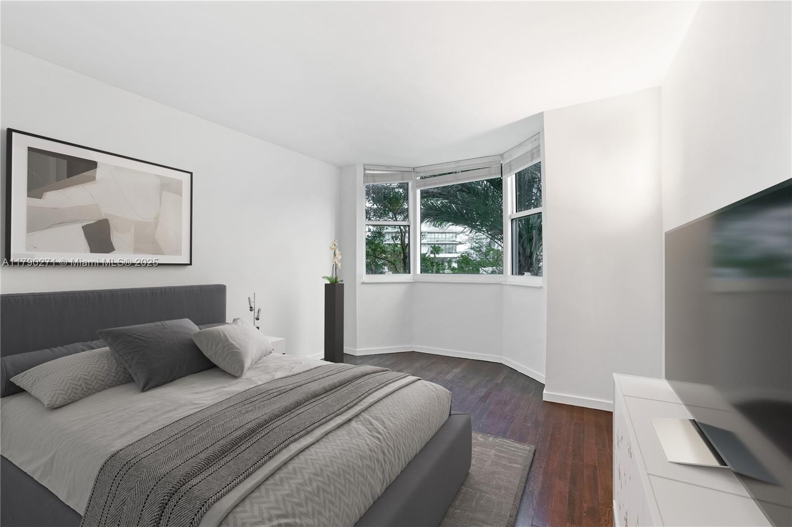 300 S Pointe Dr #405, Miami Beach FL 33139