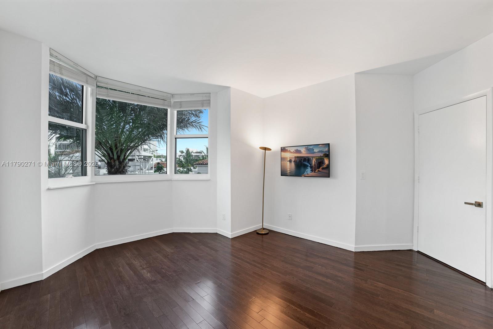 300 S Pointe Dr #405, Miami Beach FL 33139