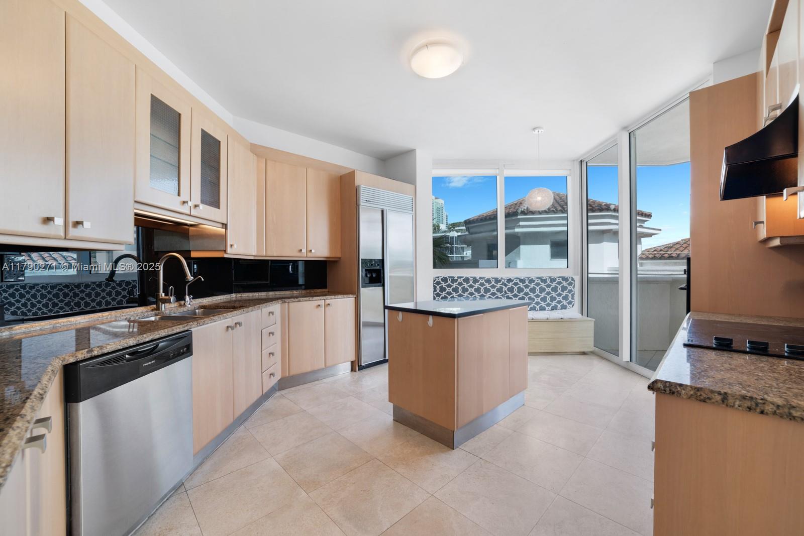 300 S Pointe Dr #405, Miami Beach FL 33139