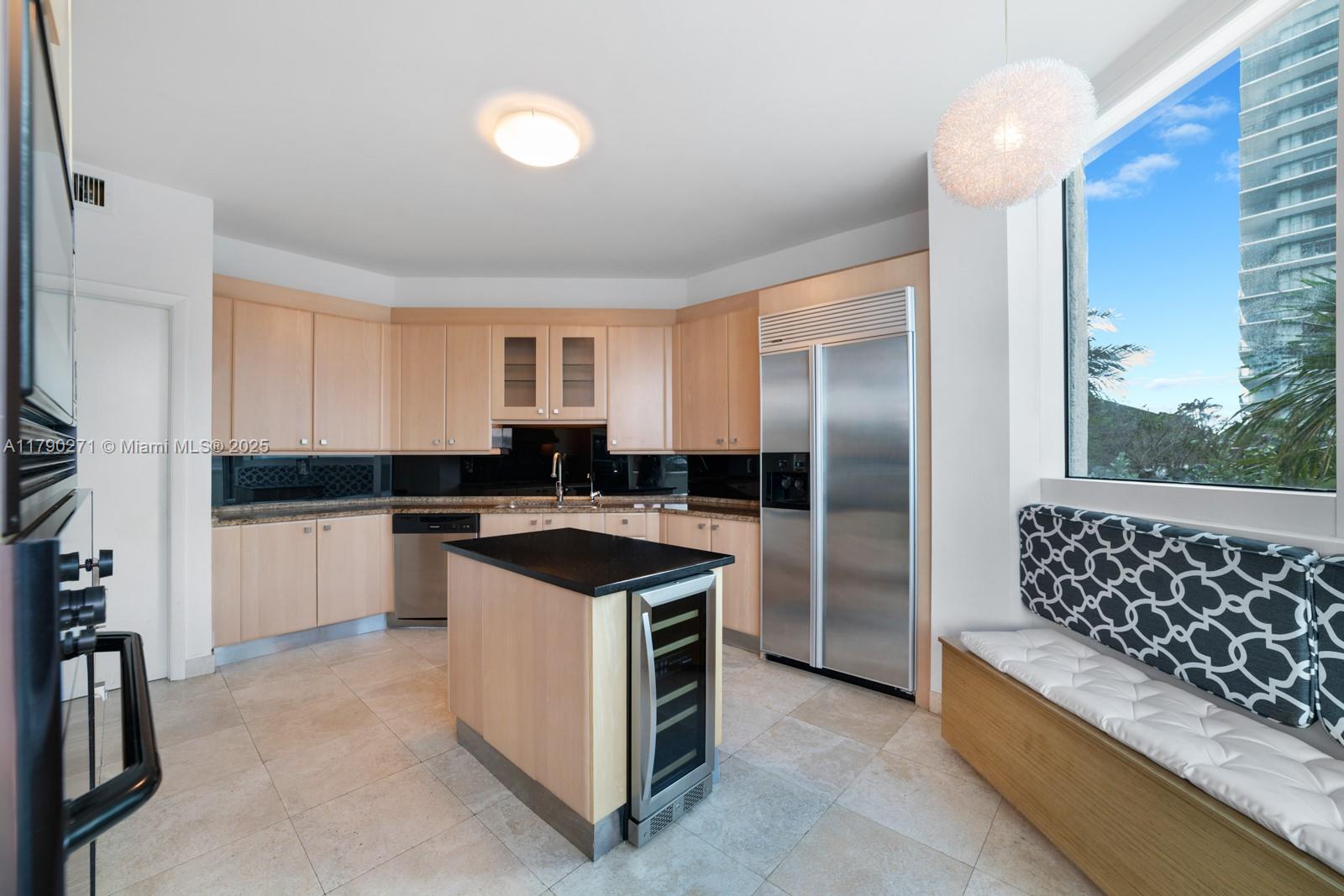 300 S Pointe Dr #405, Miami Beach FL 33139