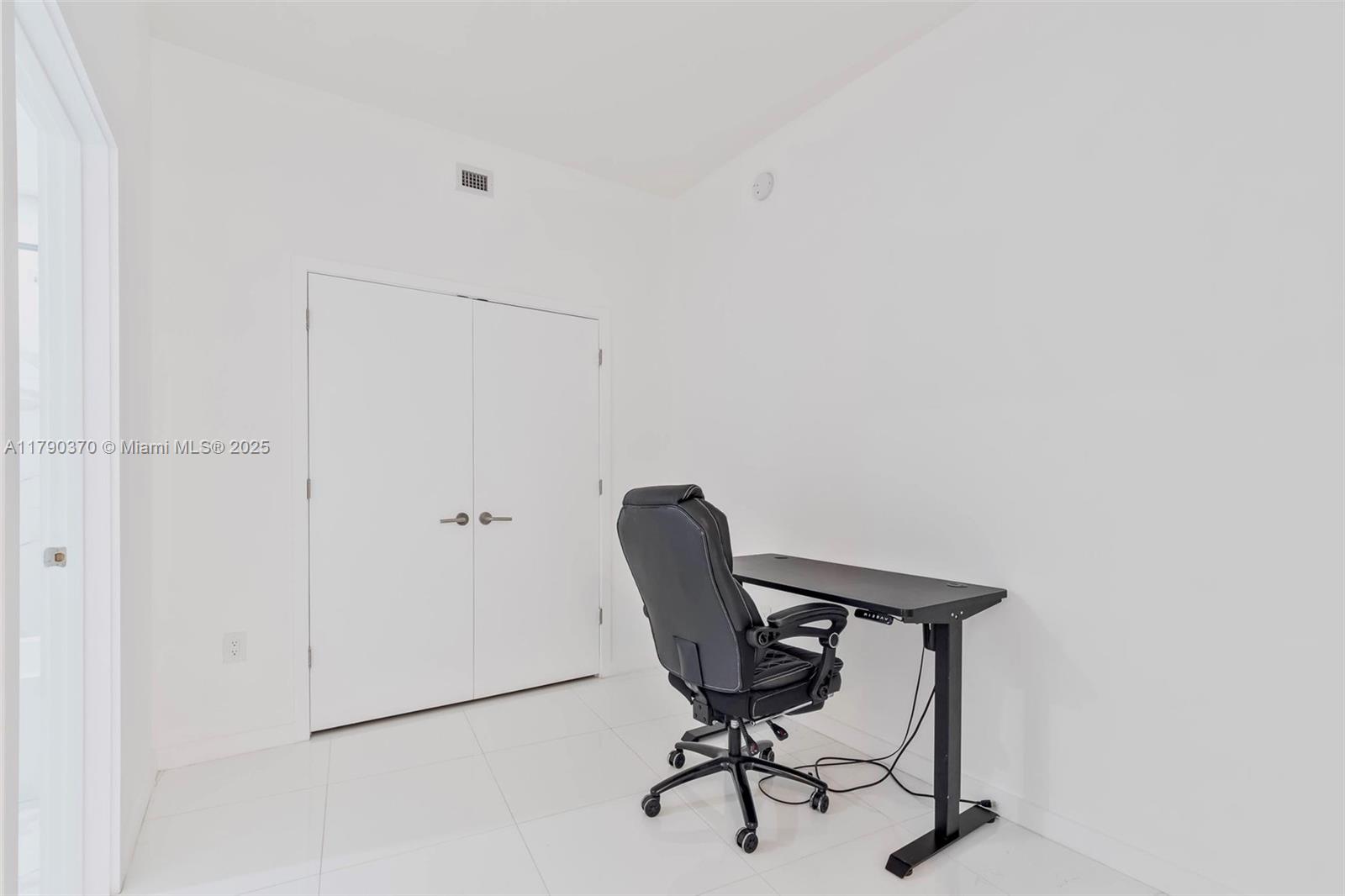 851 NE 1st Ave #1904, Miami FL 33132