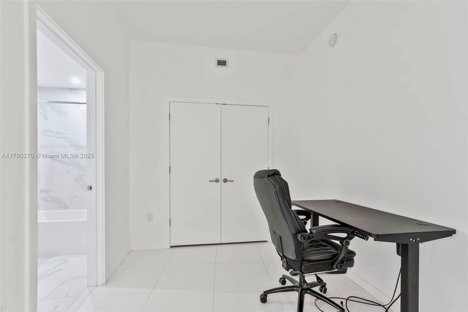 851 NE 1st Ave #1904, Miami FL 33132