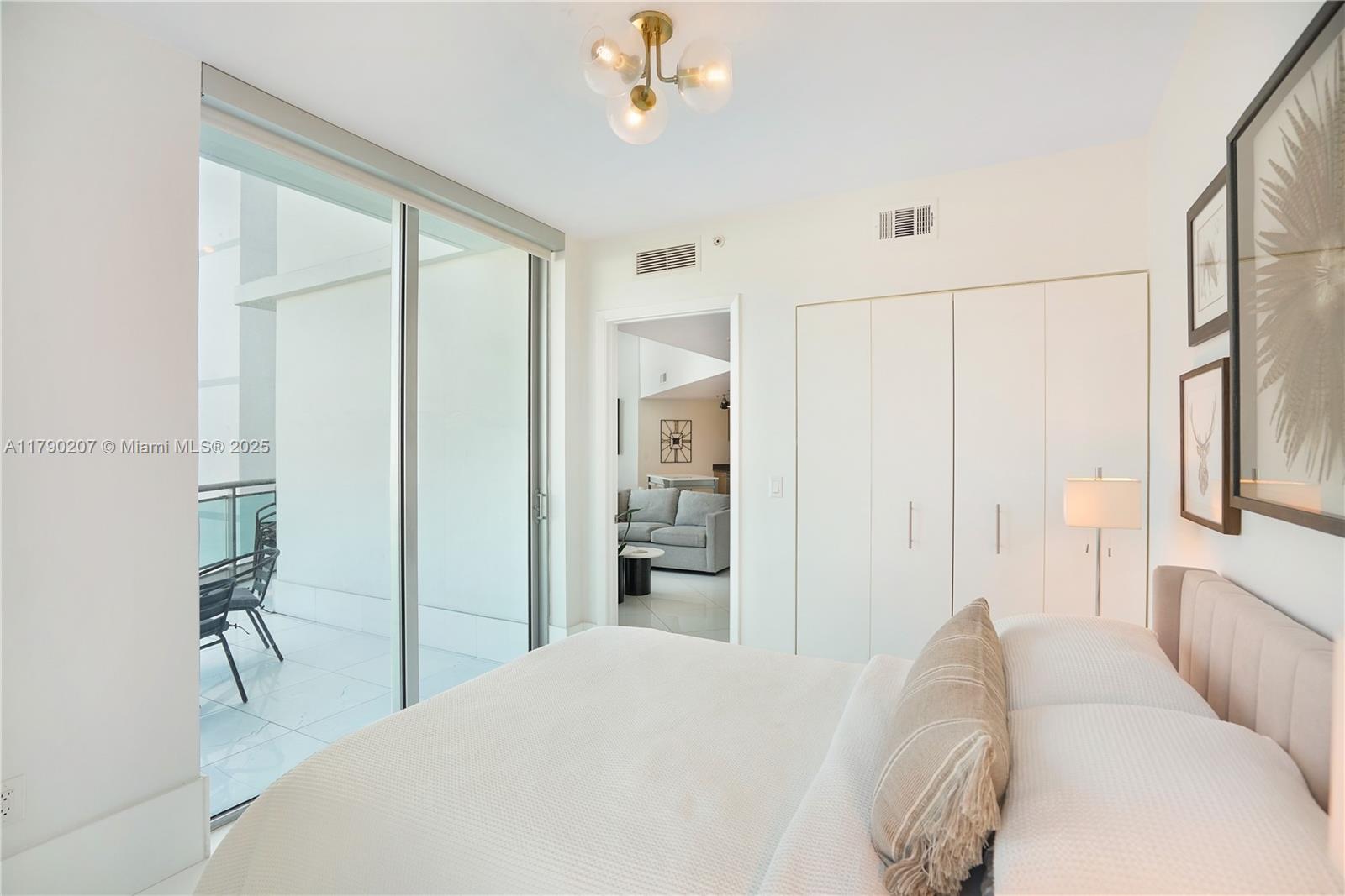 350 S Miami Ave #713, Miami FL 33130