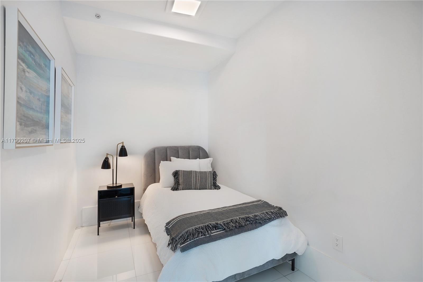 350 S Miami Ave #713, Miami FL 33130