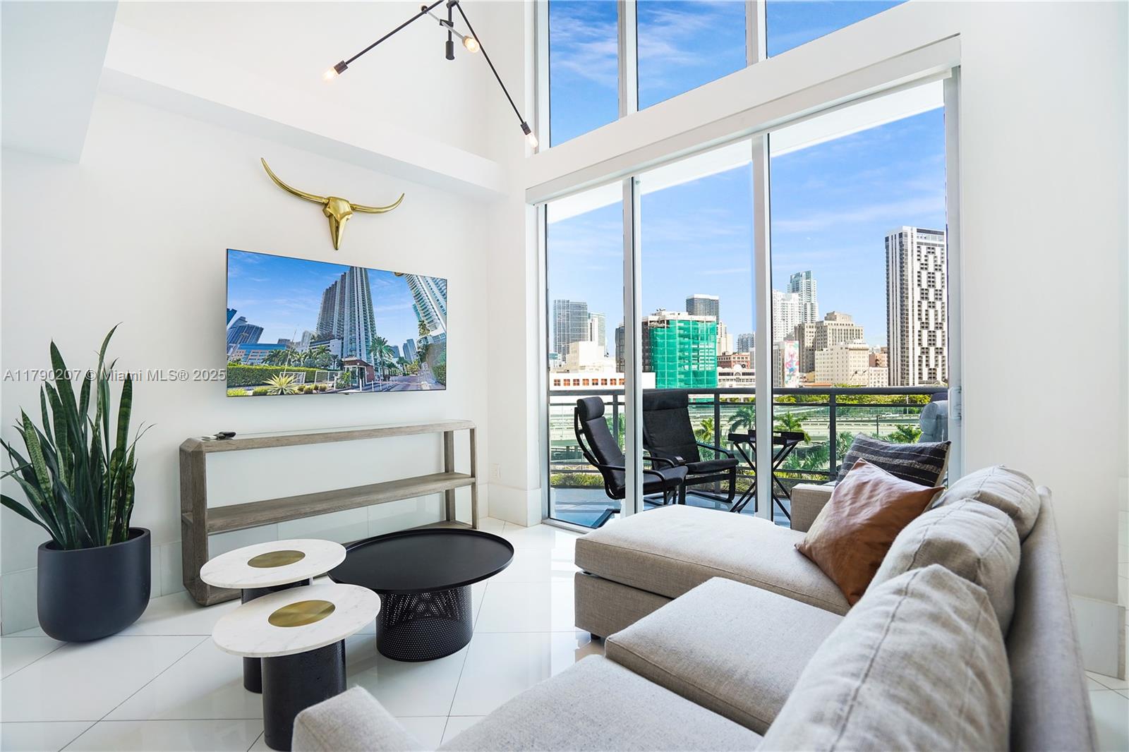 350 S Miami Ave #713, Miami FL 33130