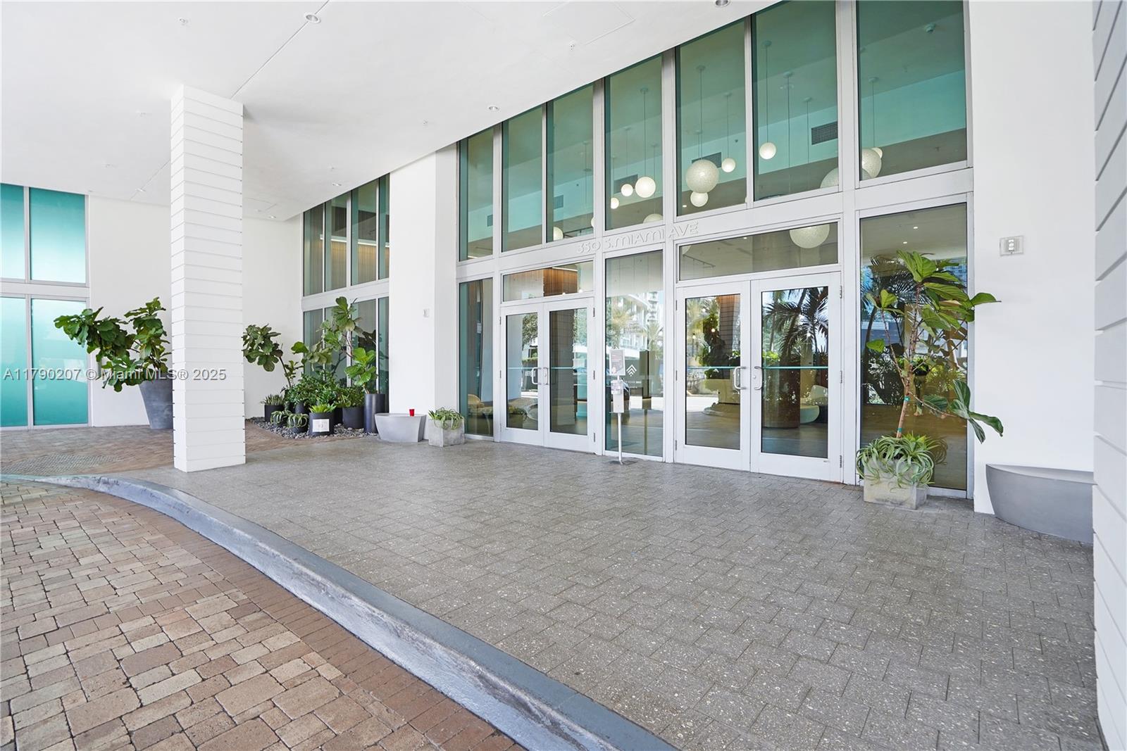 350 S Miami Ave #713, Miami FL 33130