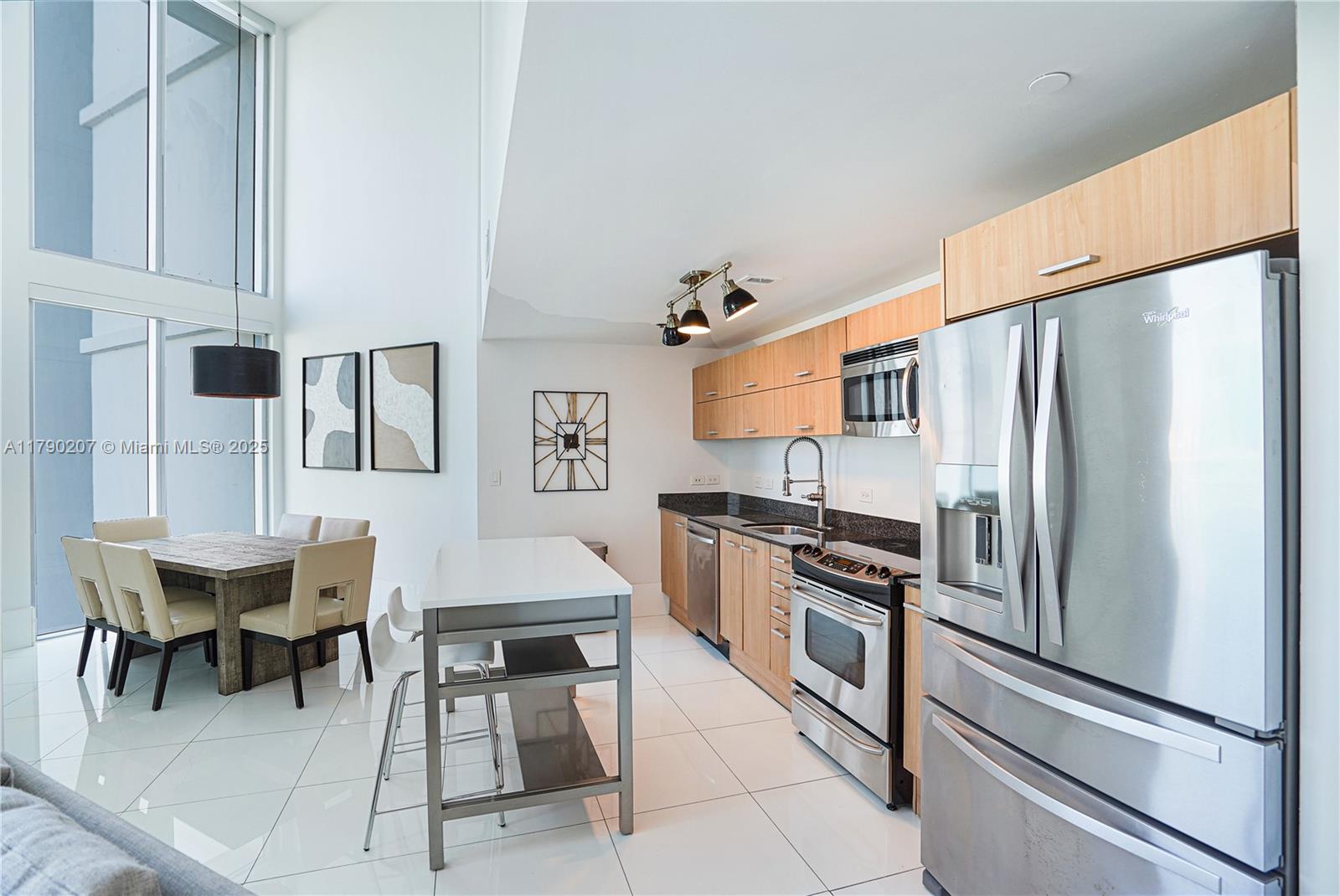 350 S Miami Ave #713, Miami FL 33130