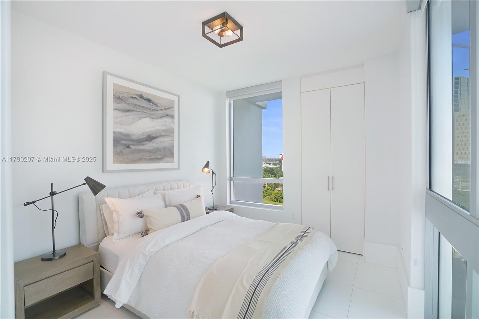 350 S Miami Ave #713, Miami FL 33130