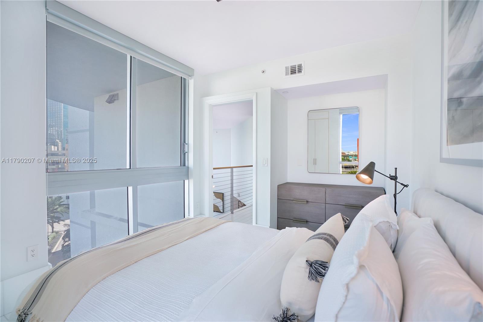 350 S Miami Ave #713, Miami FL 33130