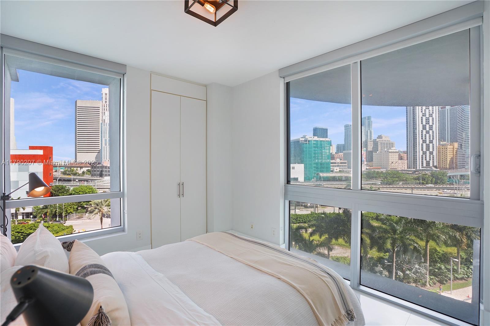 350 S Miami Ave #713, Miami FL 33130
