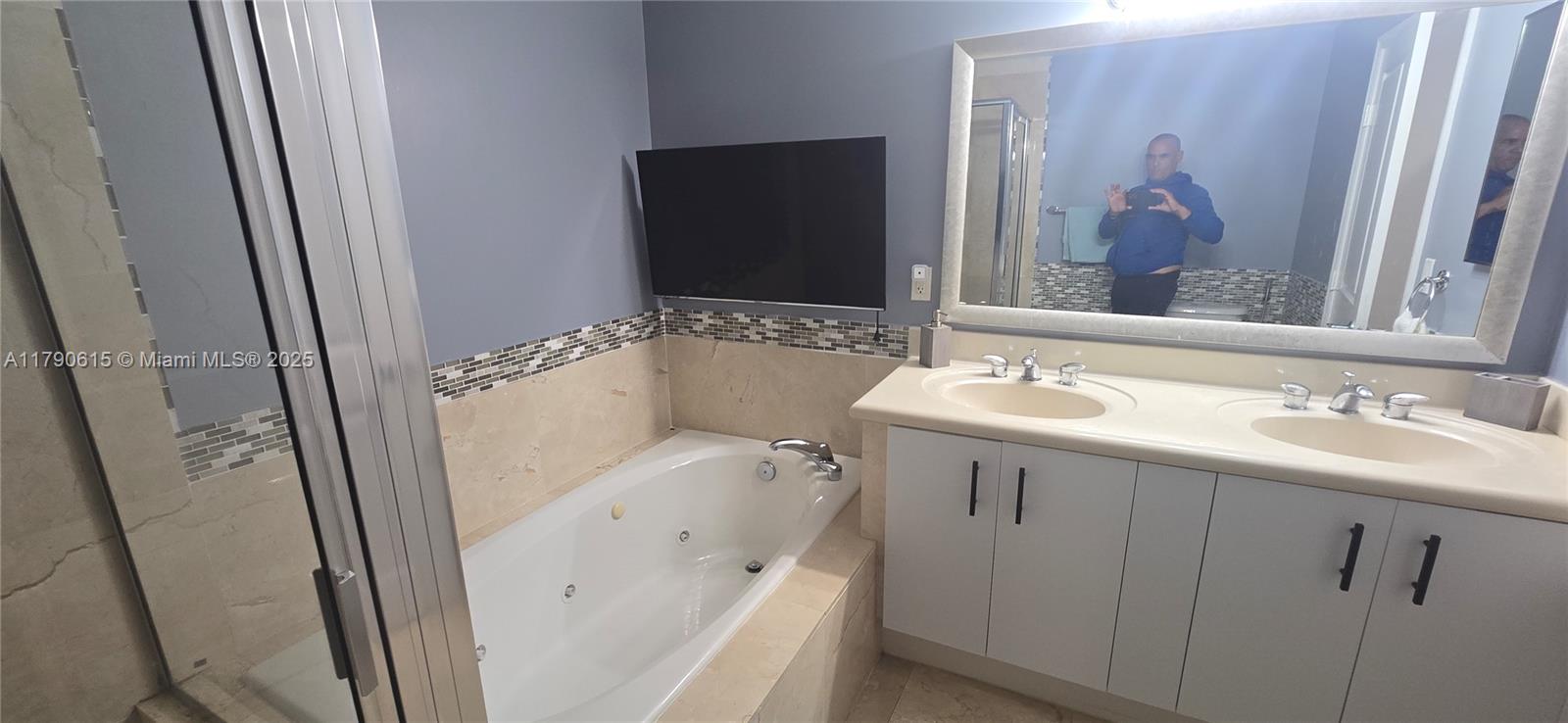 7900 Harbor Island Dr #1024, North Bay Village FL 33141