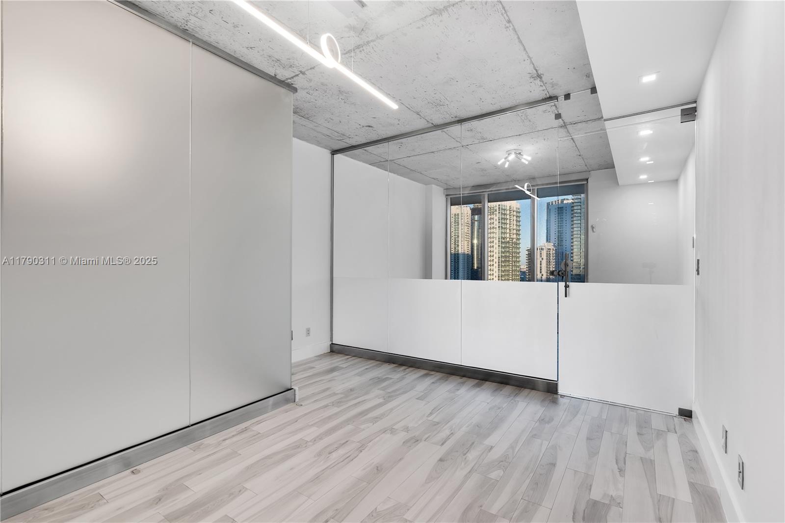690 SW 1st Ct #2124, Miami FL 33130