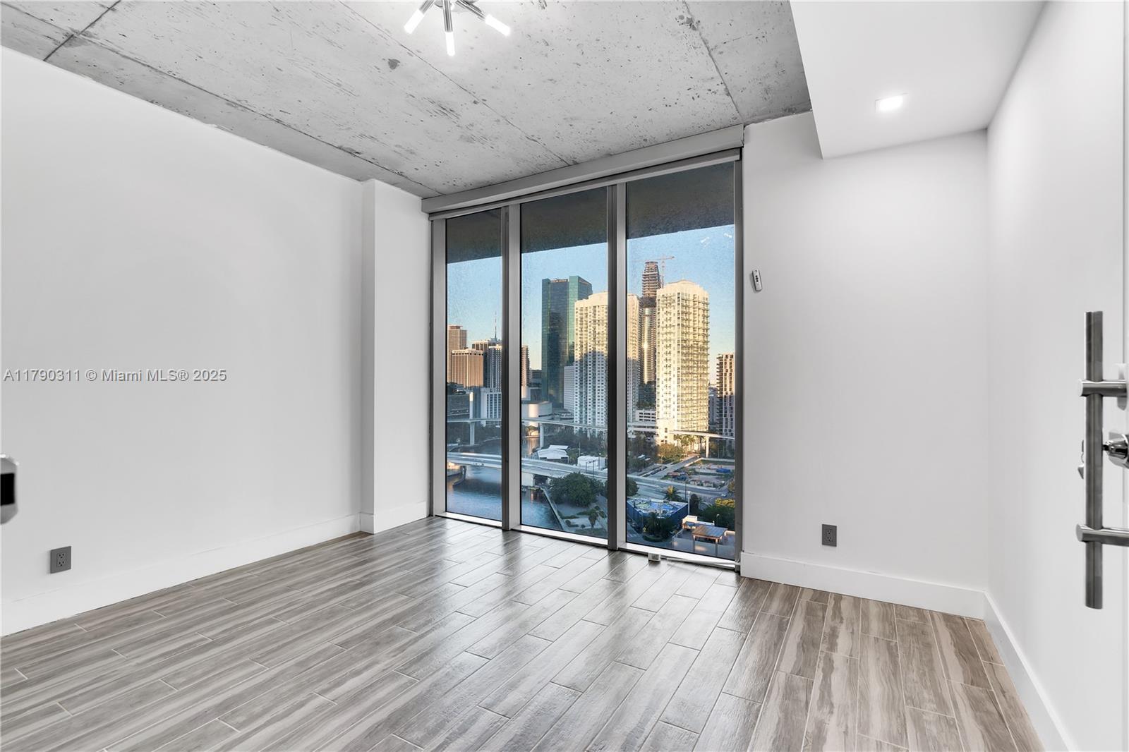 690 SW 1st Ct #2124, Miami FL 33130