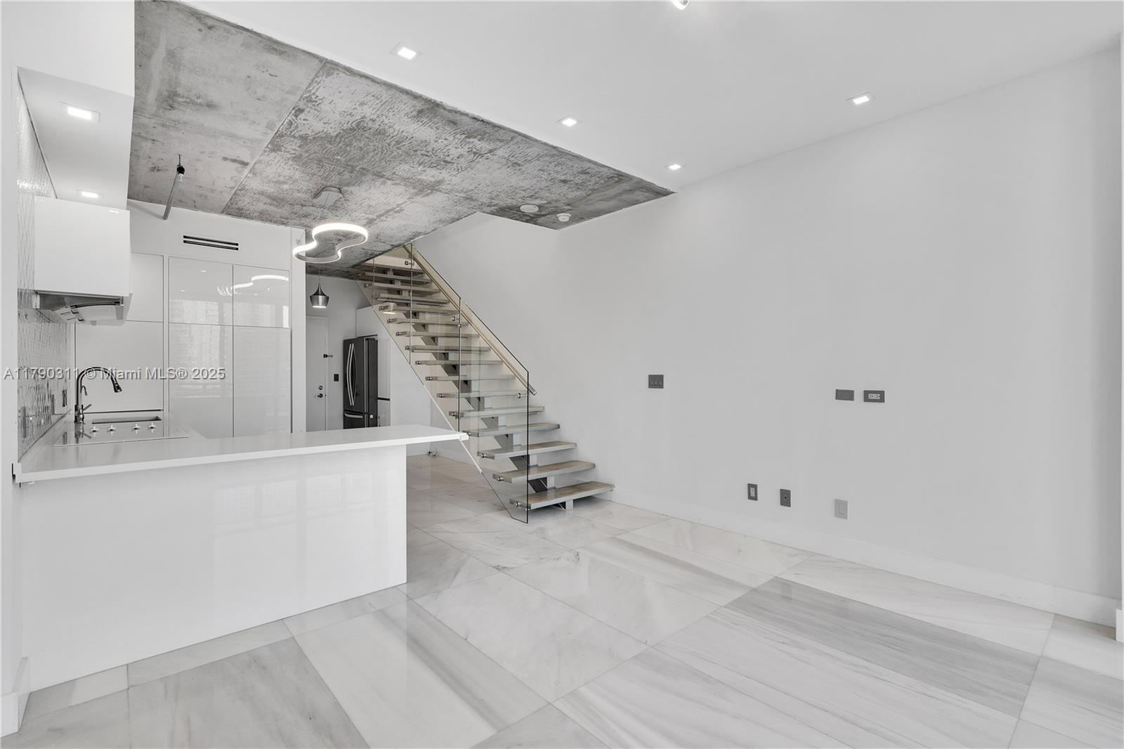 690 SW 1st Ct #2124, Miami FL 33130