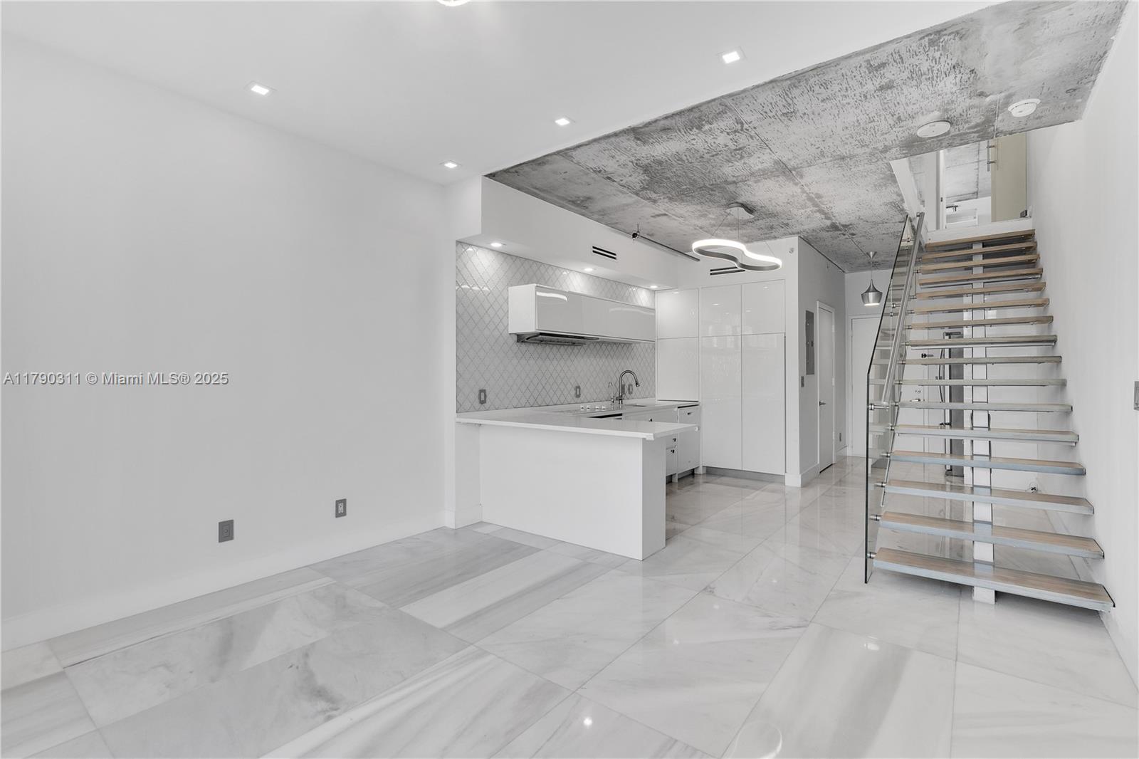 690 SW 1st Ct #2124, Miami FL 33130