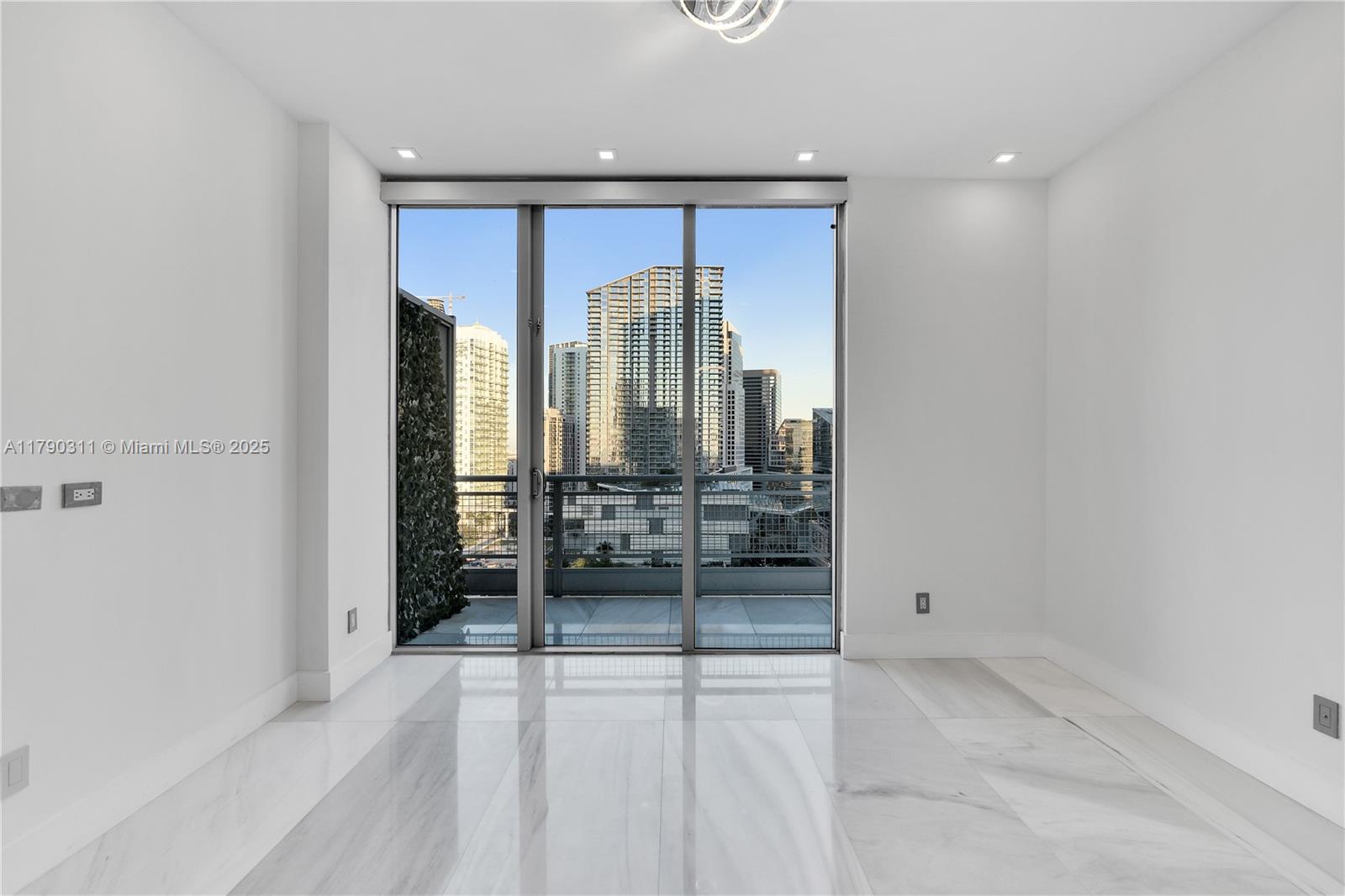 690 SW 1st Ct #2124, Miami FL 33130