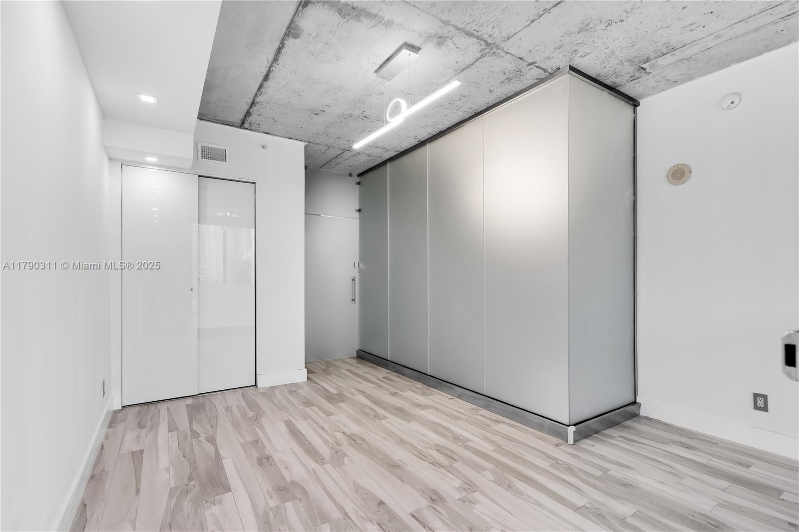 690 SW 1st Ct #2124, Miami FL 33130