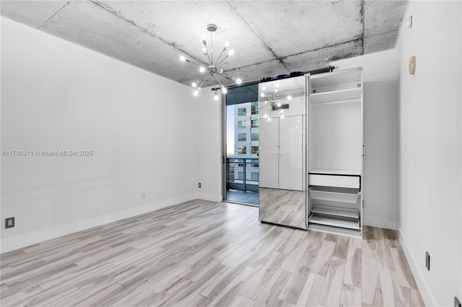 690 SW 1st Ct #2124, Miami FL 33130