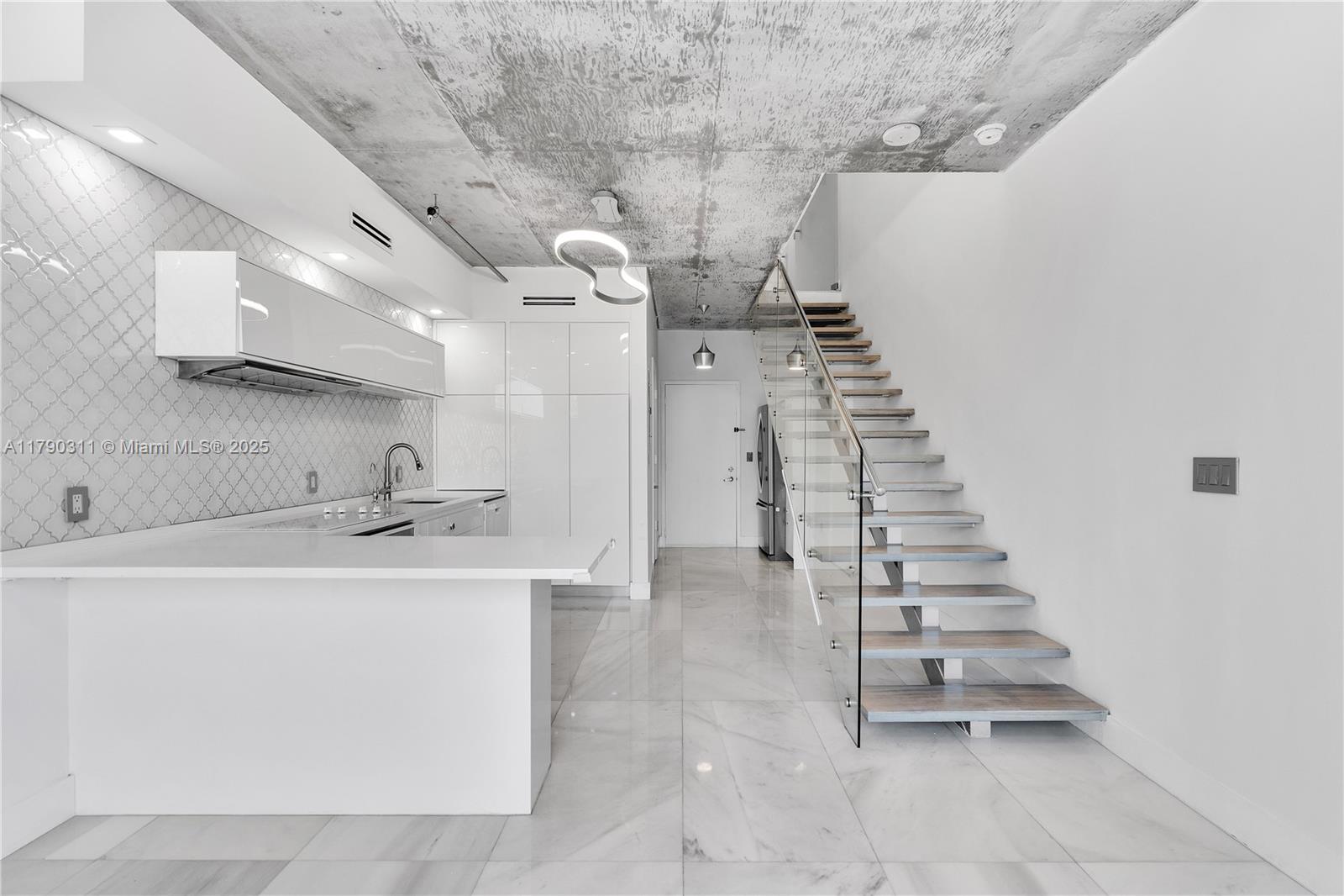 690 SW 1st Ct #2124, Miami FL 33130