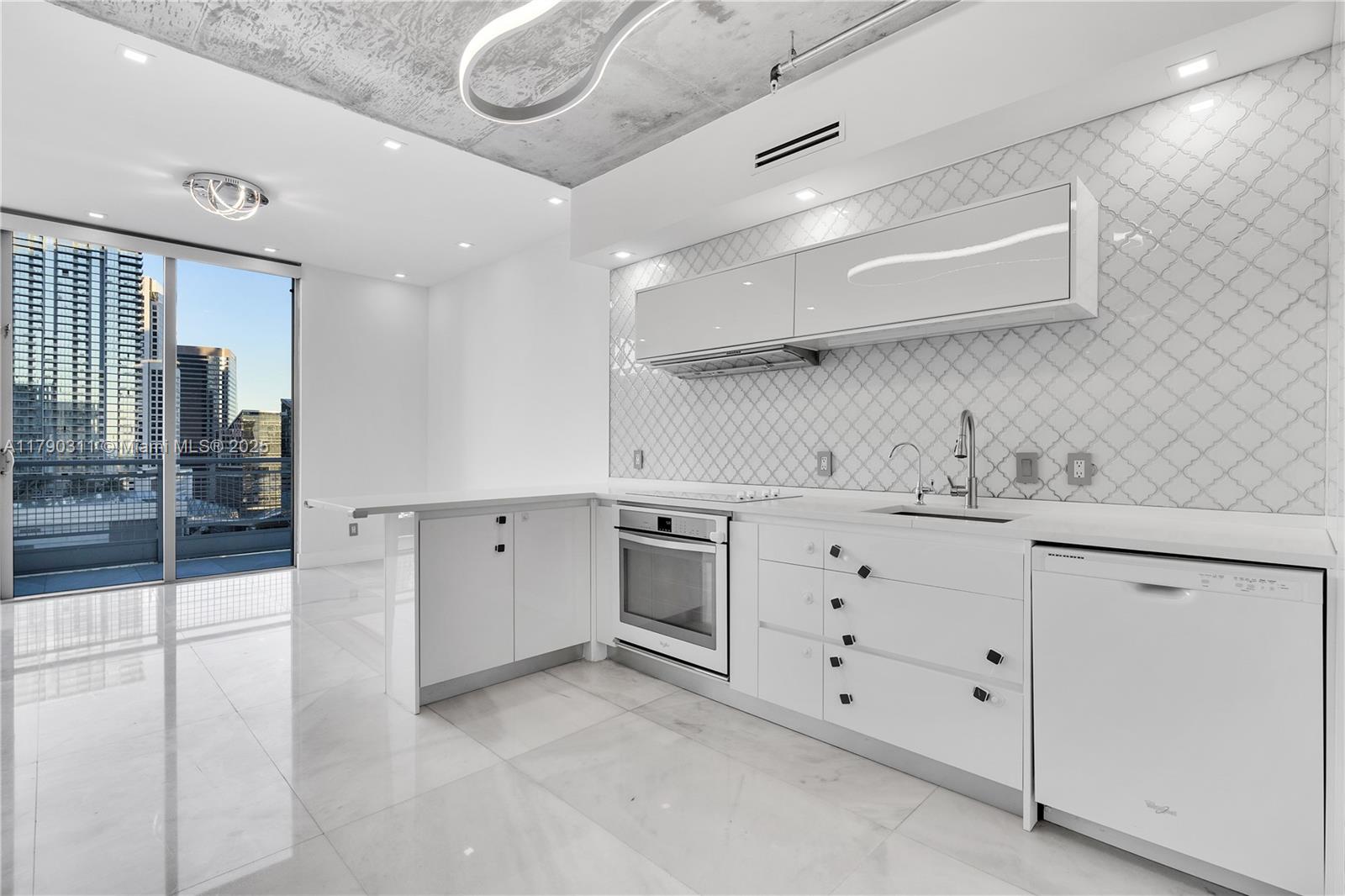 690 SW 1st Ct #2124, Miami FL 33130