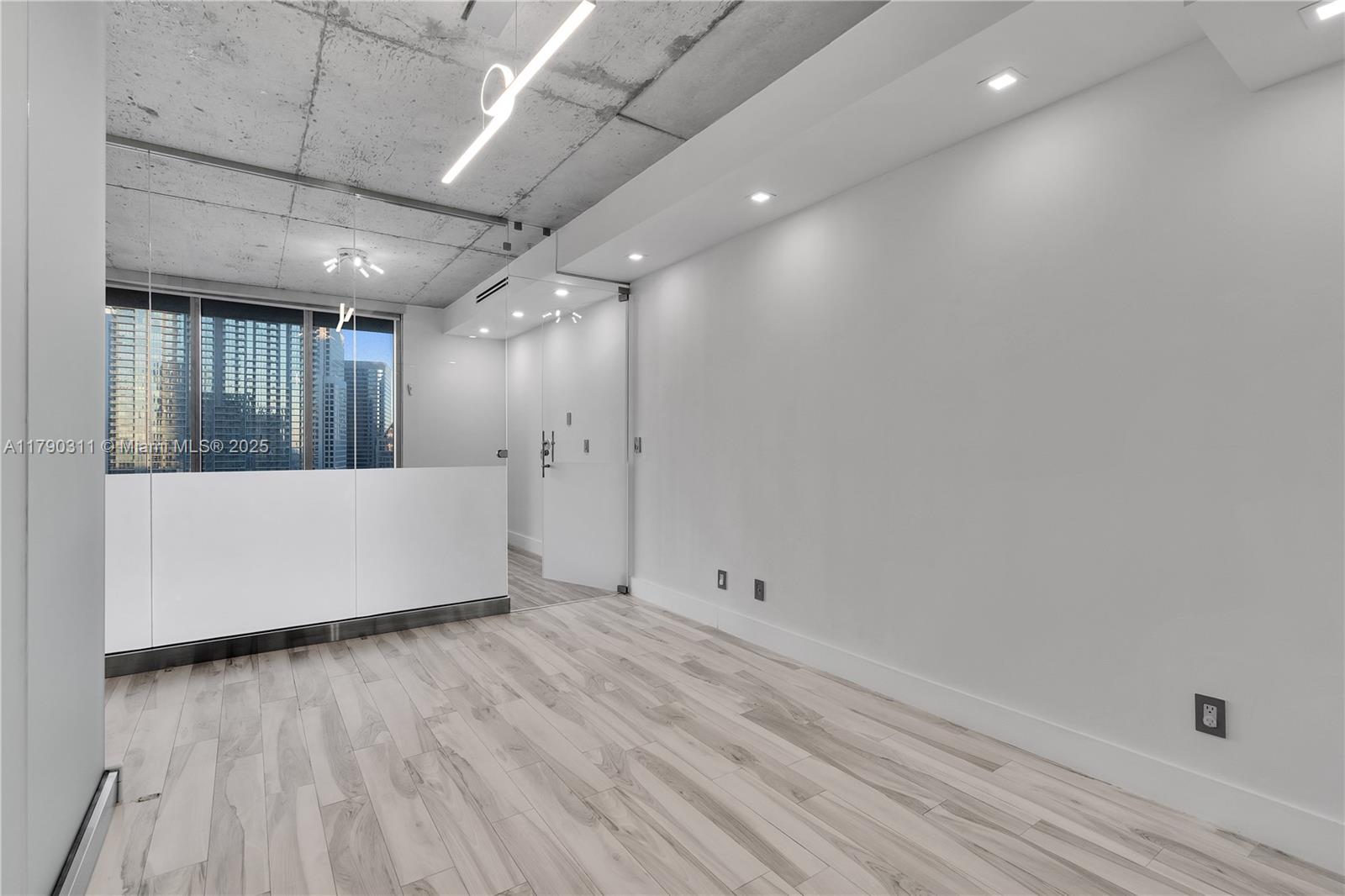 690 SW 1st Ct #2124, Miami FL 33130