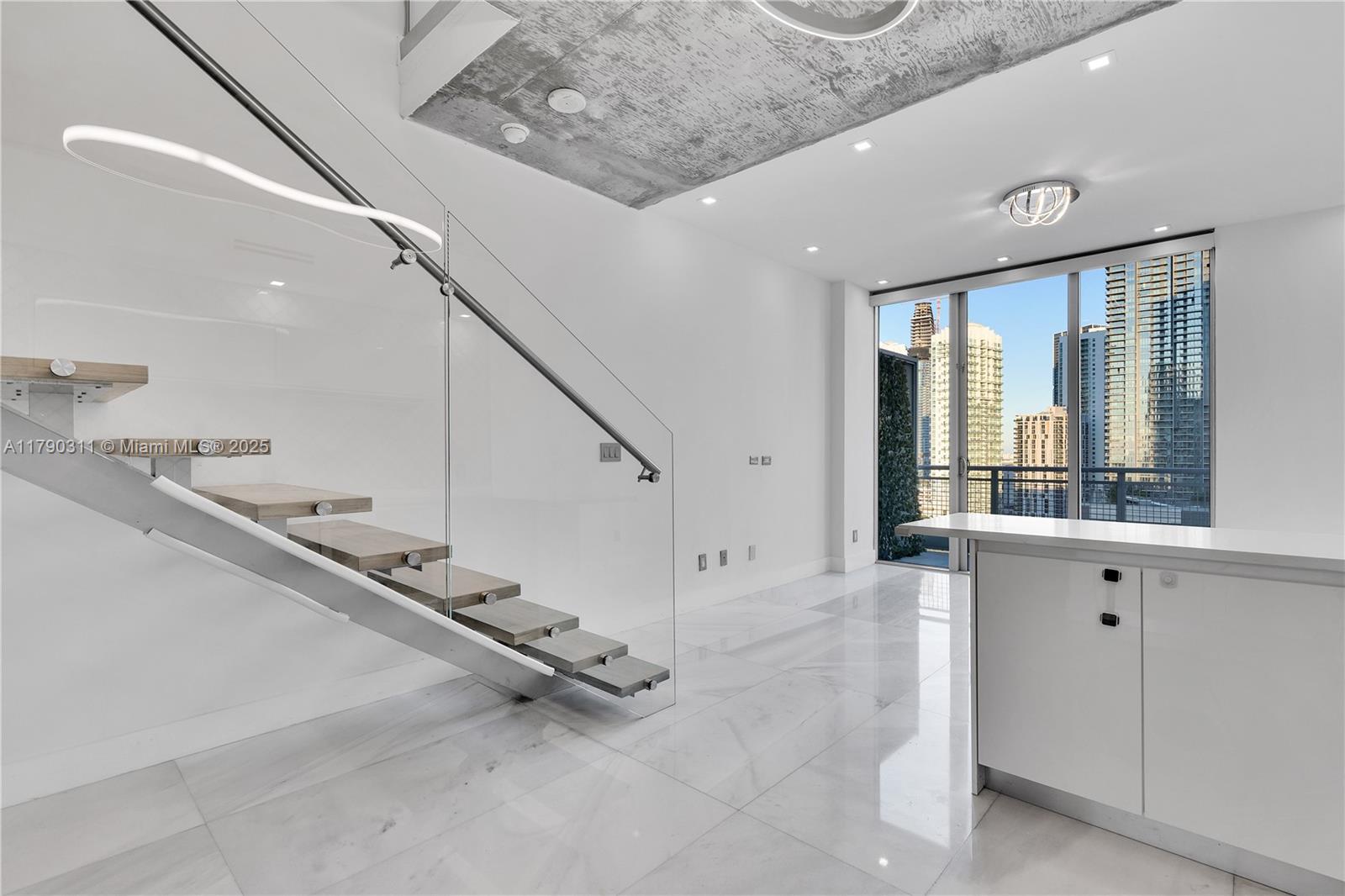 690 SW 1st Ct #2124, Miami FL 33130