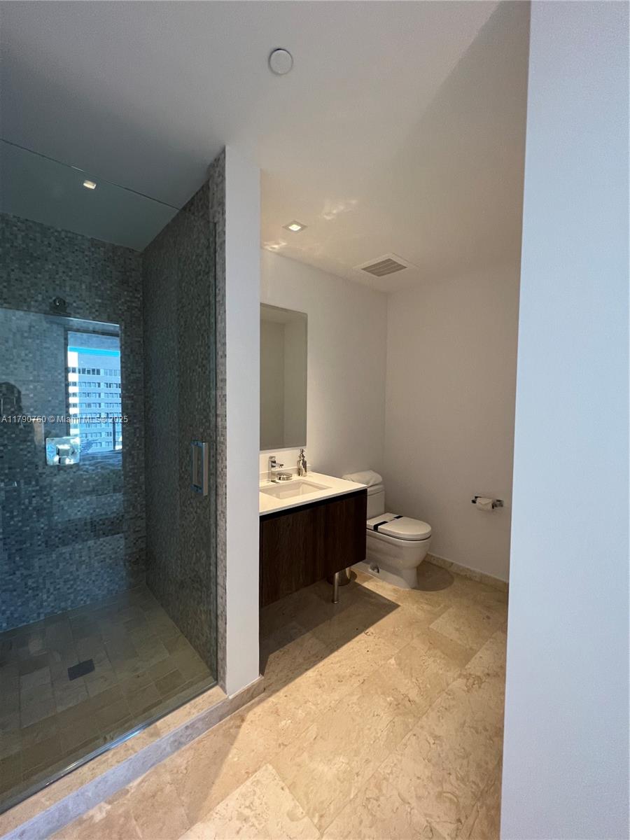 88 SW 7th St #1610, Miami FL 33130