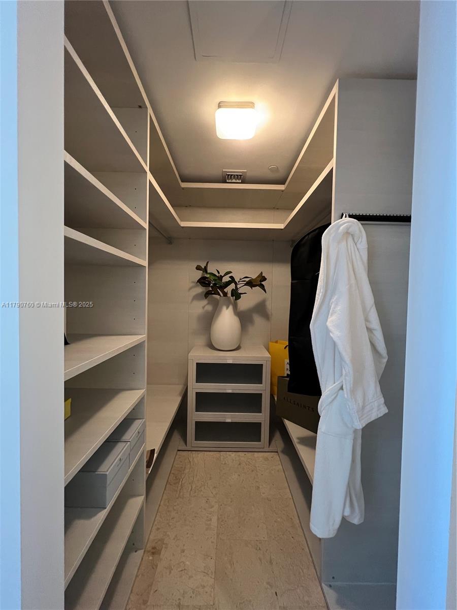 88 SW 7th St #1610, Miami FL 33130