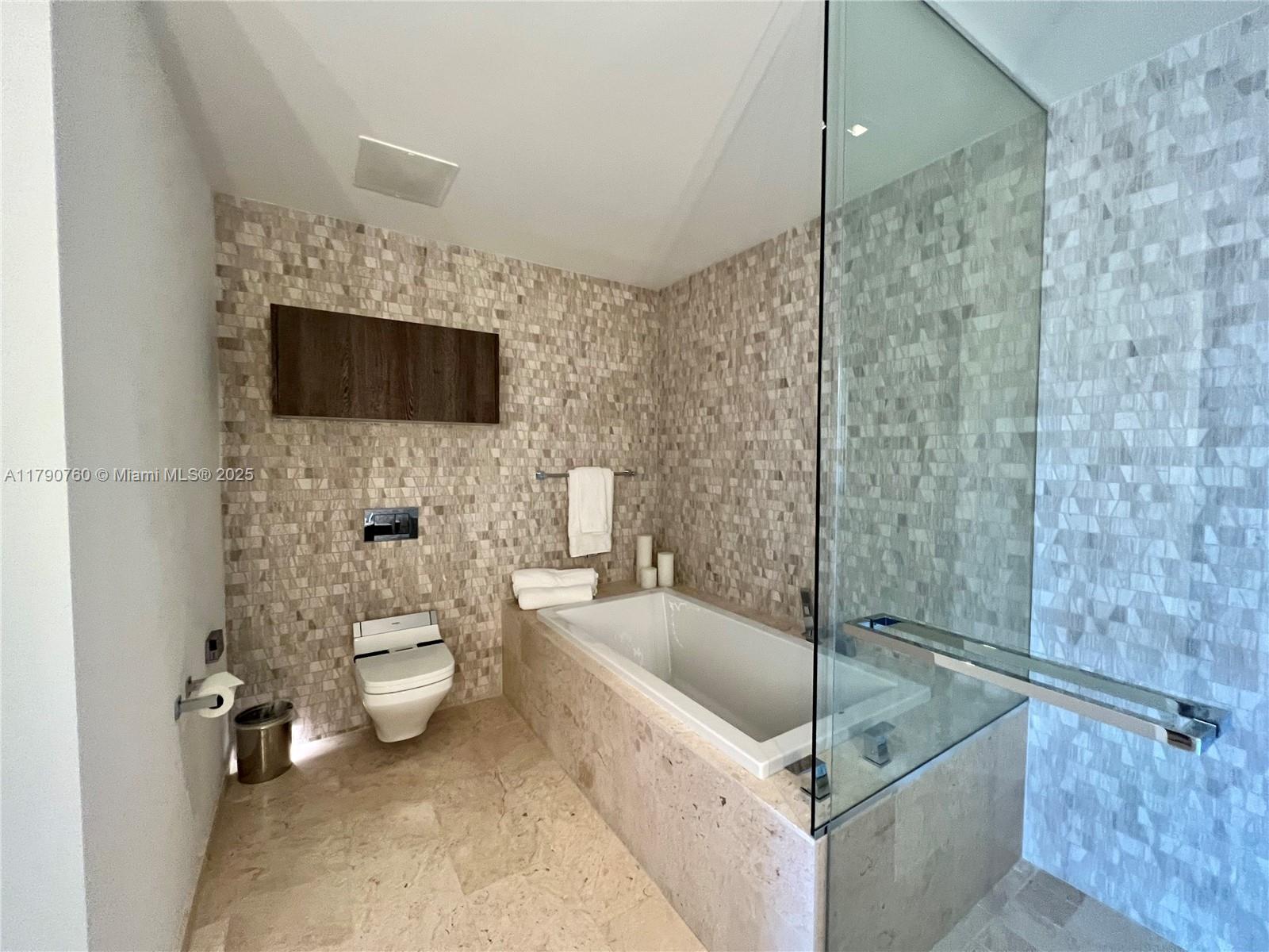 88 SW 7th St #1610, Miami FL 33130