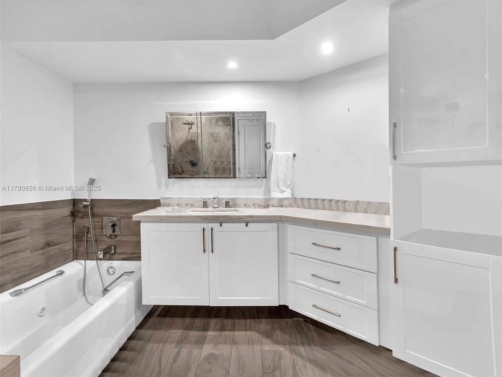 888 Brickell Key Dr #2709, Miami FL 33131