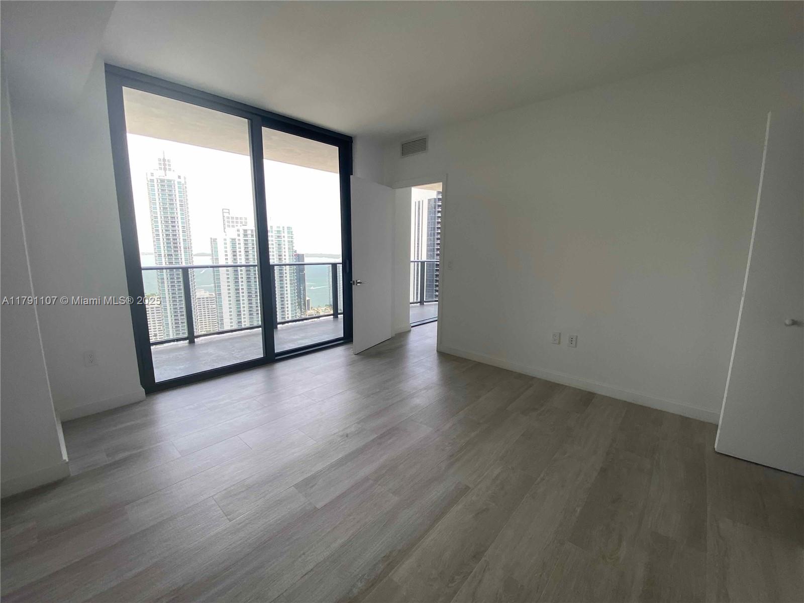 45 SW 9th St #3703, Miami FL 33130