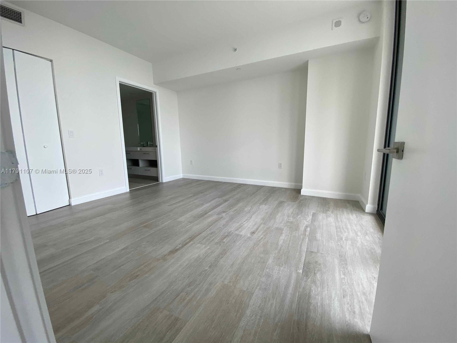 45 SW 9th St #3703, Miami FL 33130