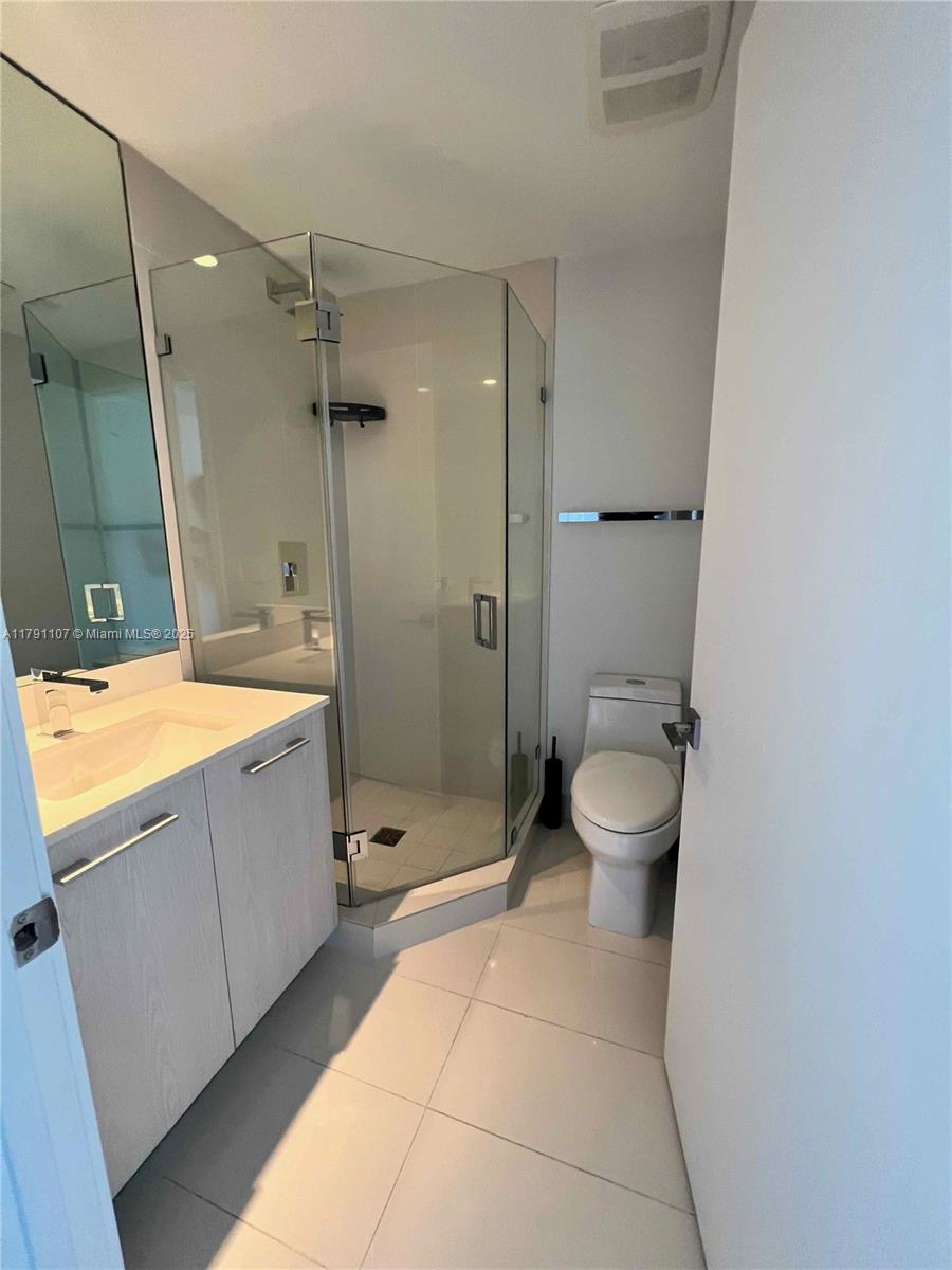 45 SW 9th St #3703, Miami FL 33130