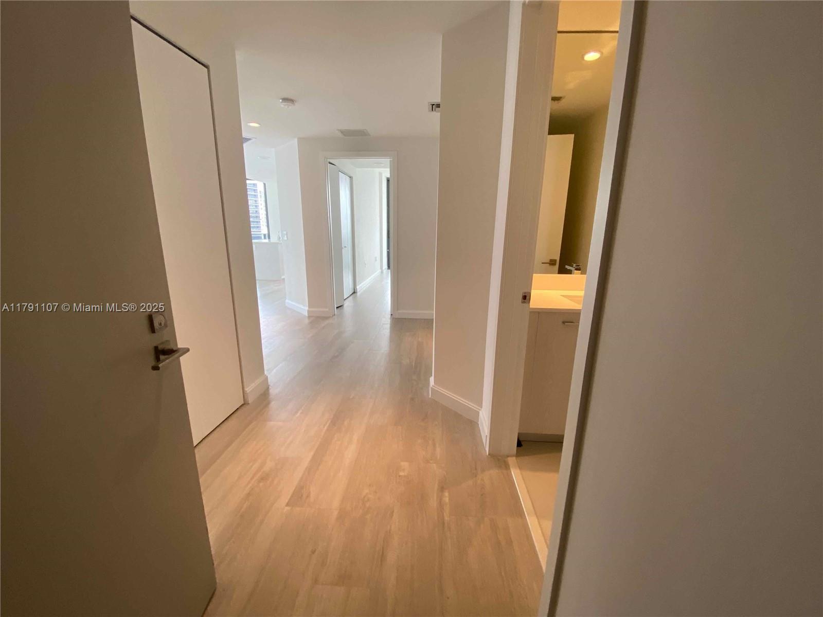 45 SW 9th St #3703, Miami FL 33130