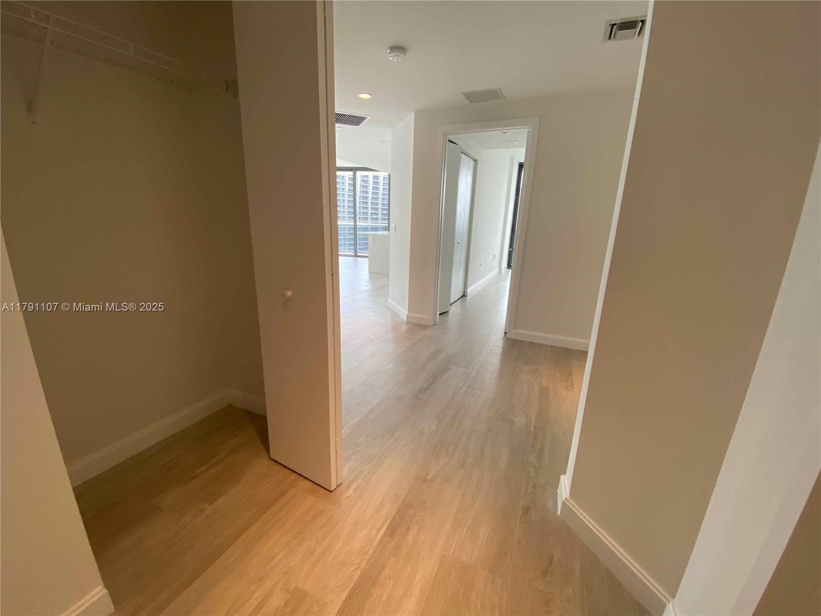 45 SW 9th St #3703, Miami FL 33130