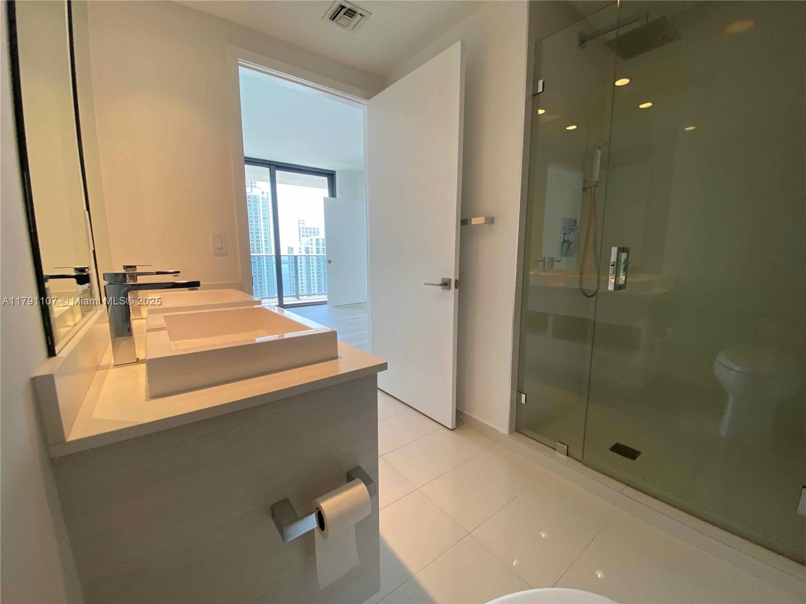 45 SW 9th St #3703, Miami FL 33130