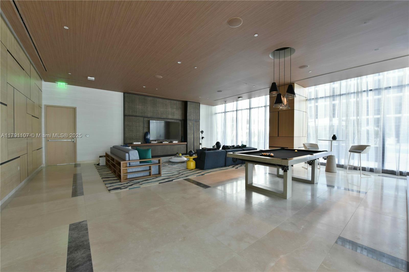 45 SW 9th St #3703, Miami FL 33130