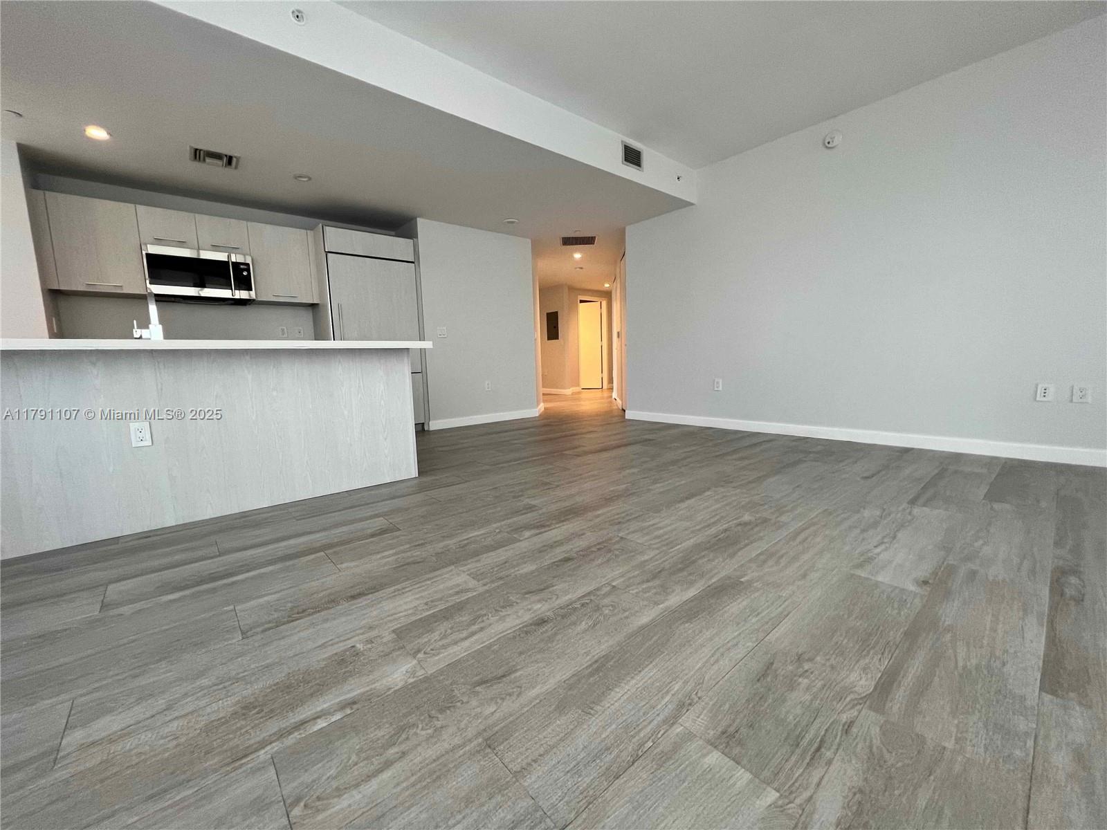 45 SW 9th St #3703, Miami FL 33130