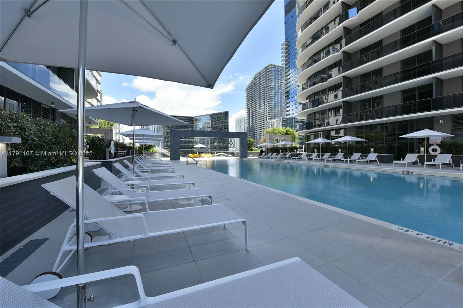 45 SW 9th St #3703, Miami FL 33130