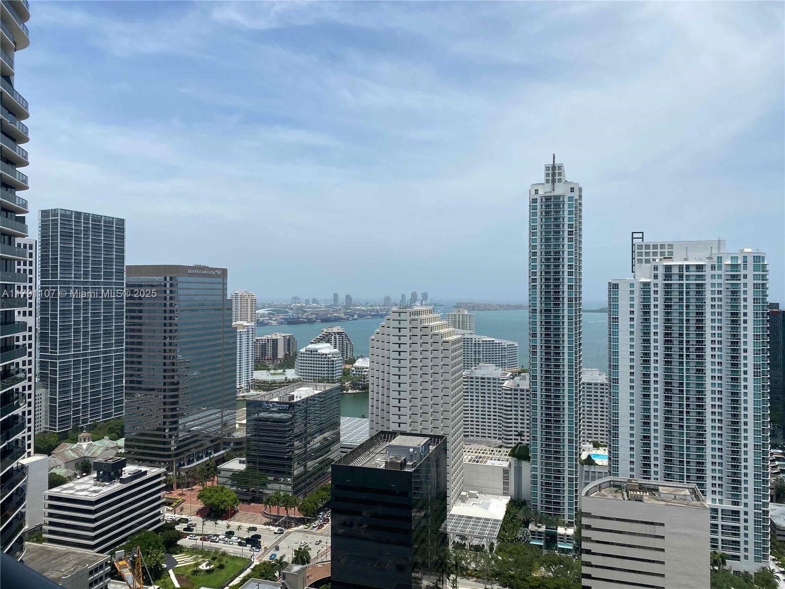 45 SW 9th St #3703, Miami FL 33130