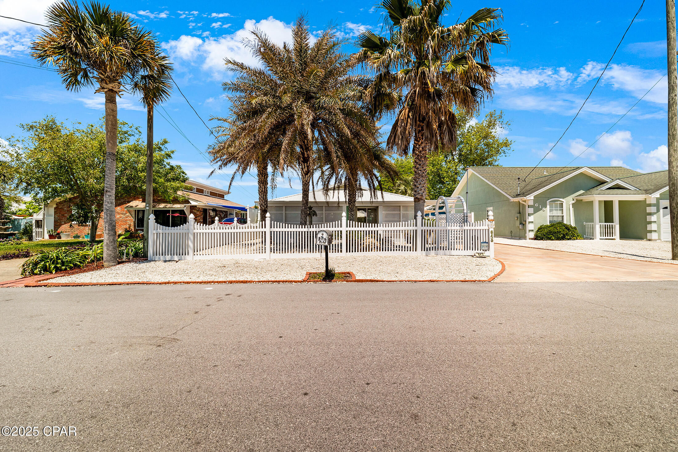 Image 2 For 643 Poinsettia Court