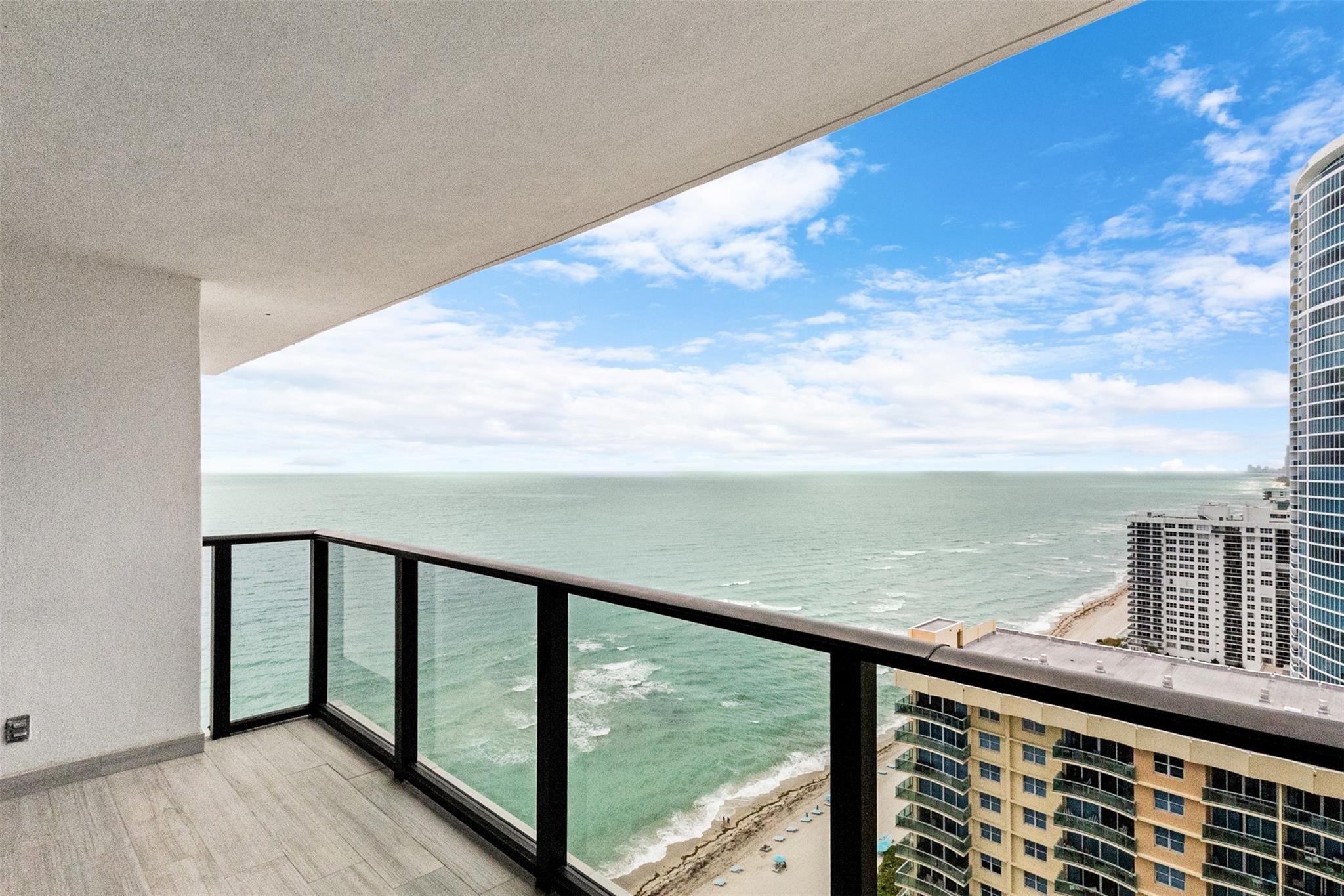 Apartamento à Venda em Hollywood, FL