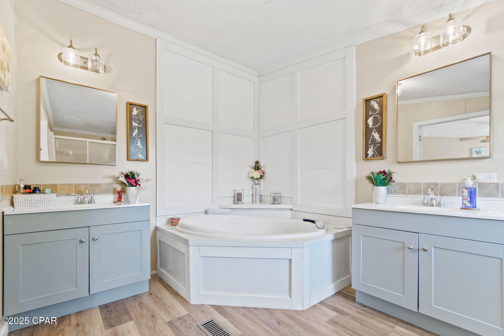3811 Hicks Lake Lane, Vernon, Florida image 11