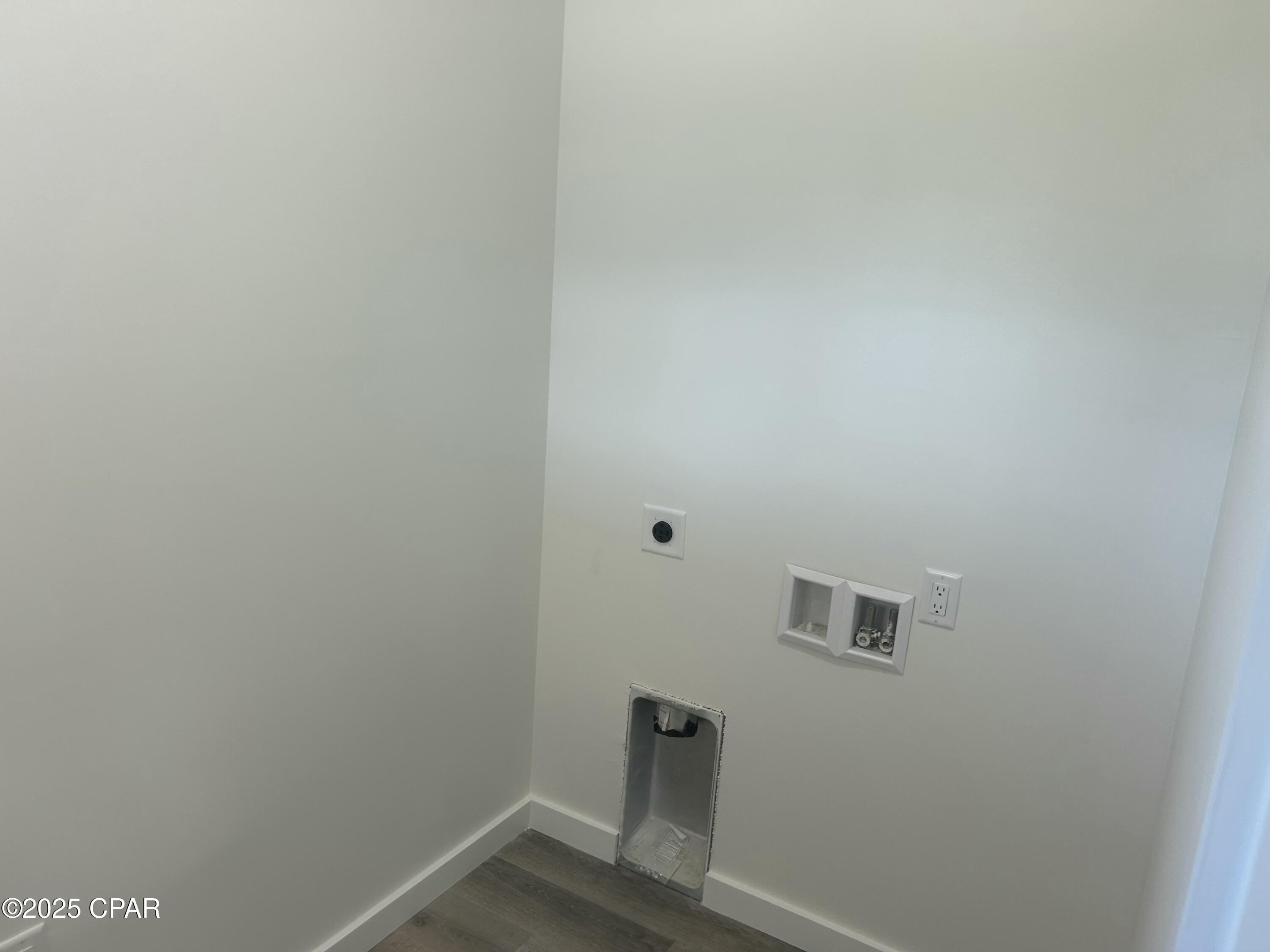 Listing photo id 10 for 5114 Debi Road