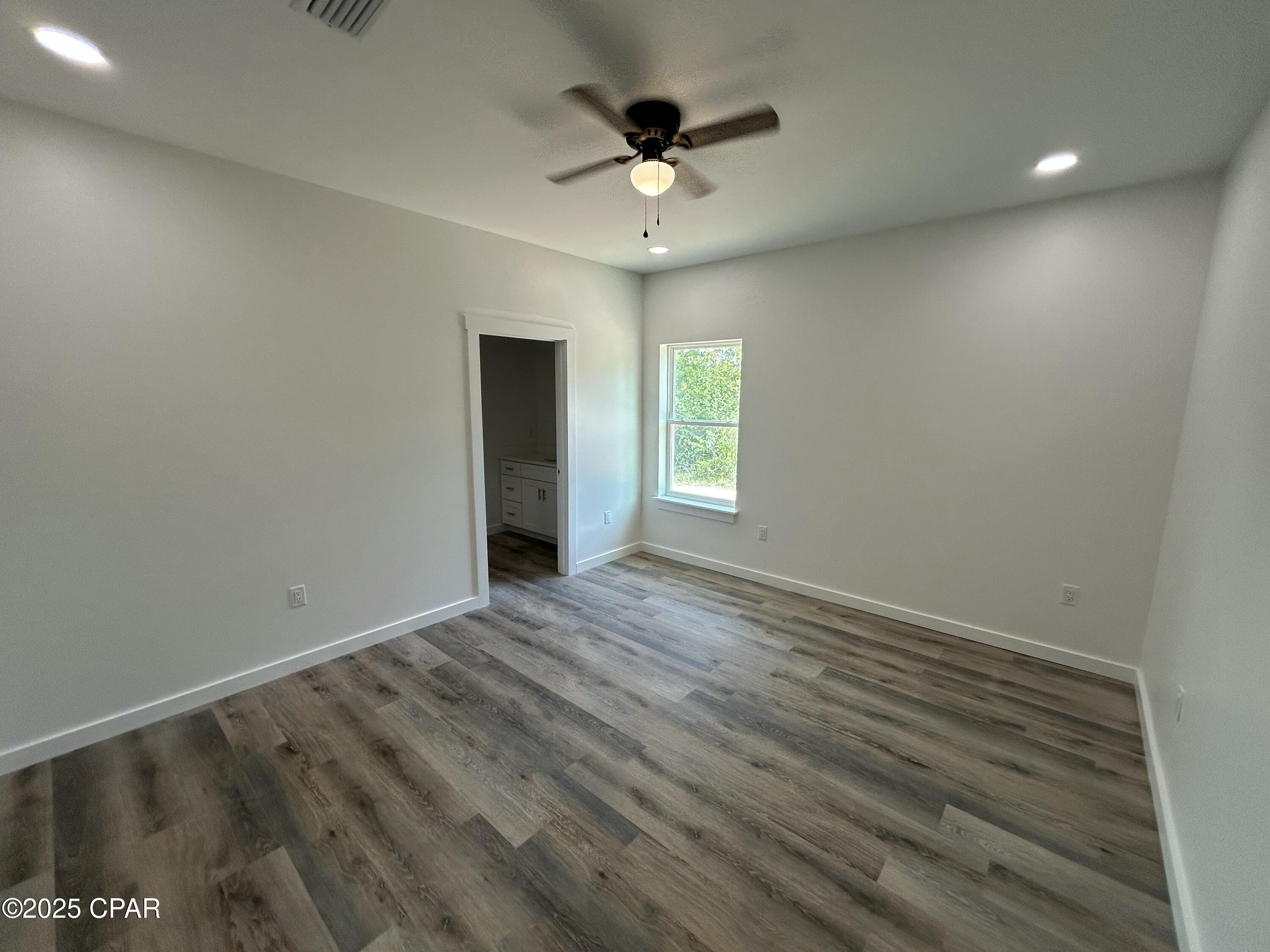 Listing photo id 14 for 5114 Debi Road