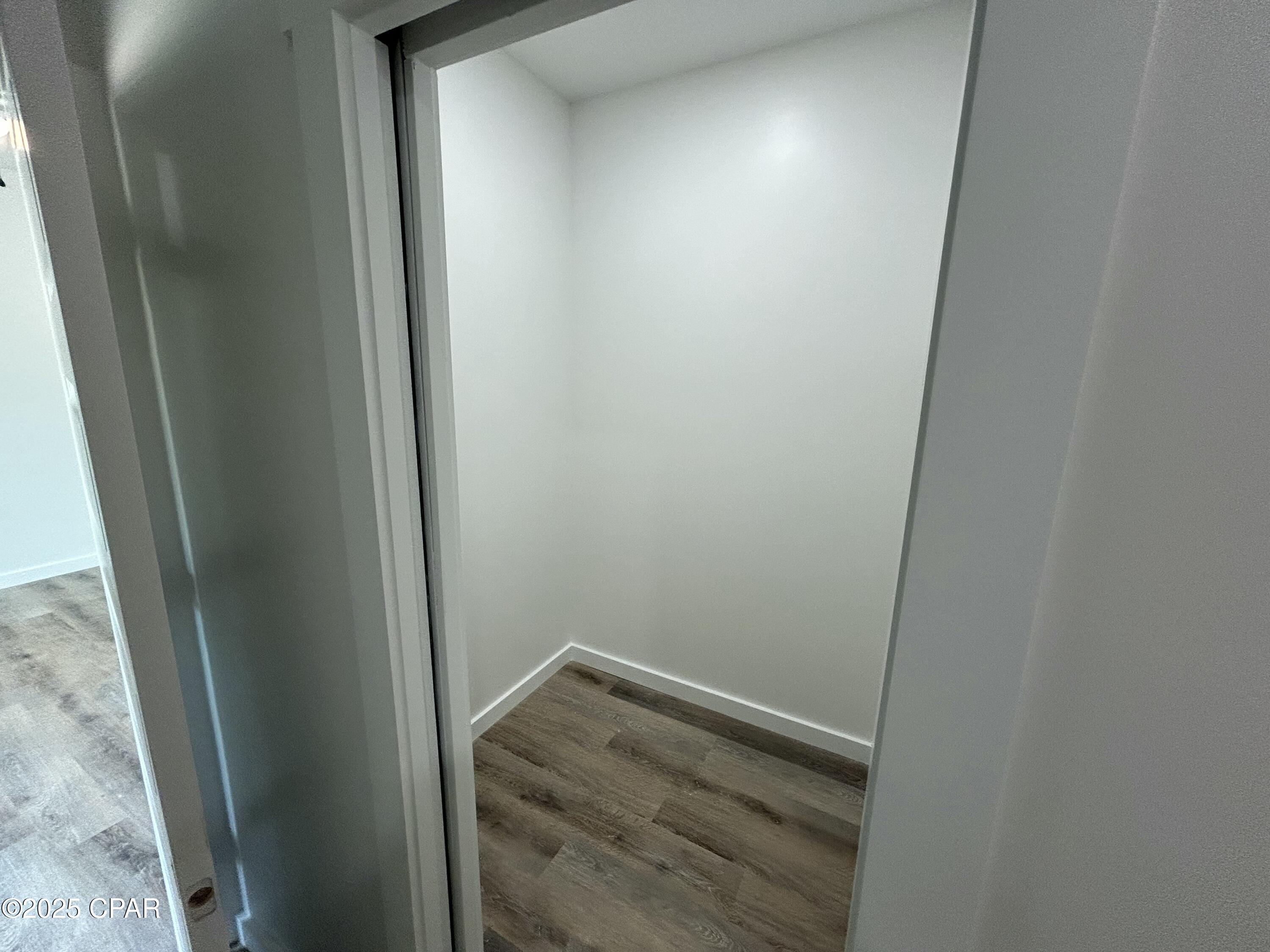 Listing photo id 16 for 5114 Debi Road
